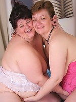 These mature lesbians sure love to eat pussy