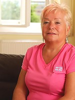 Blonde mature slut playing with her wet pussy