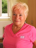 Blonde mature slut playing with her wet pussy