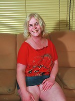 blond mature slut showing you her curves